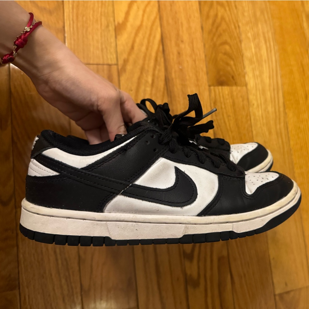 nike panda dunks - women’s size 7 - Picture 1 of 9